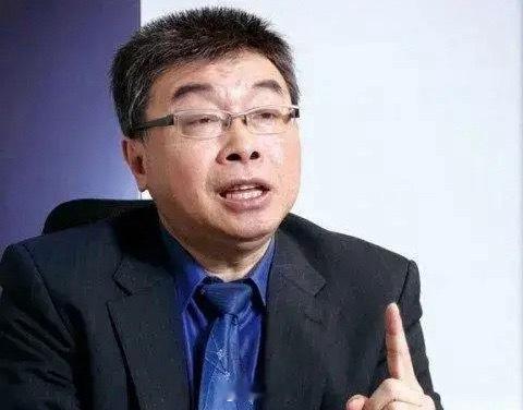 台湾时事评论员邱毅：“丢脸，真是丢脸。这回如果没有大陆海警船过来维持秩序，吓走日