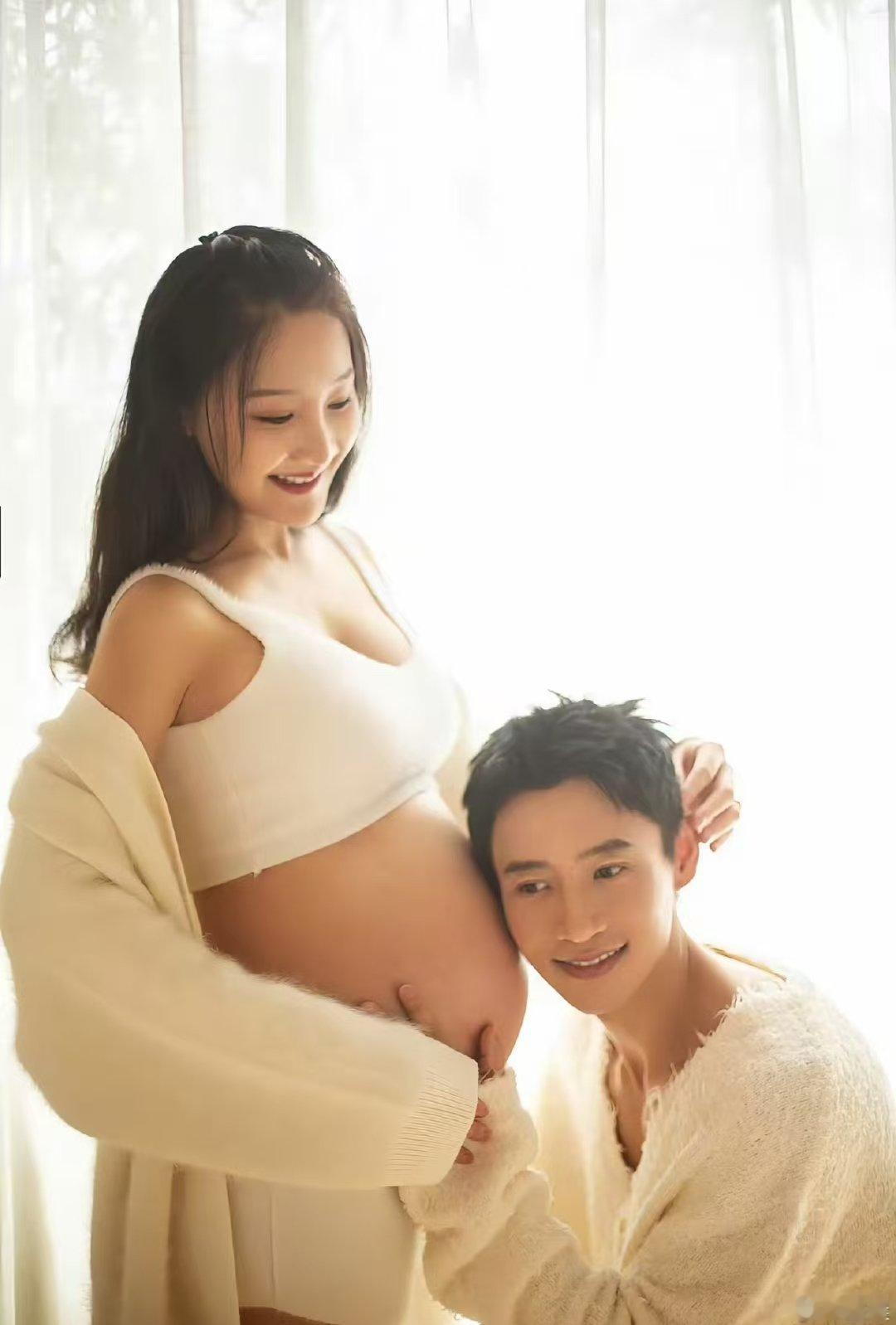 魏晨与妻子爱情长跑多年魏晨和妻子爱情长跑多年哇哇哇哇哇