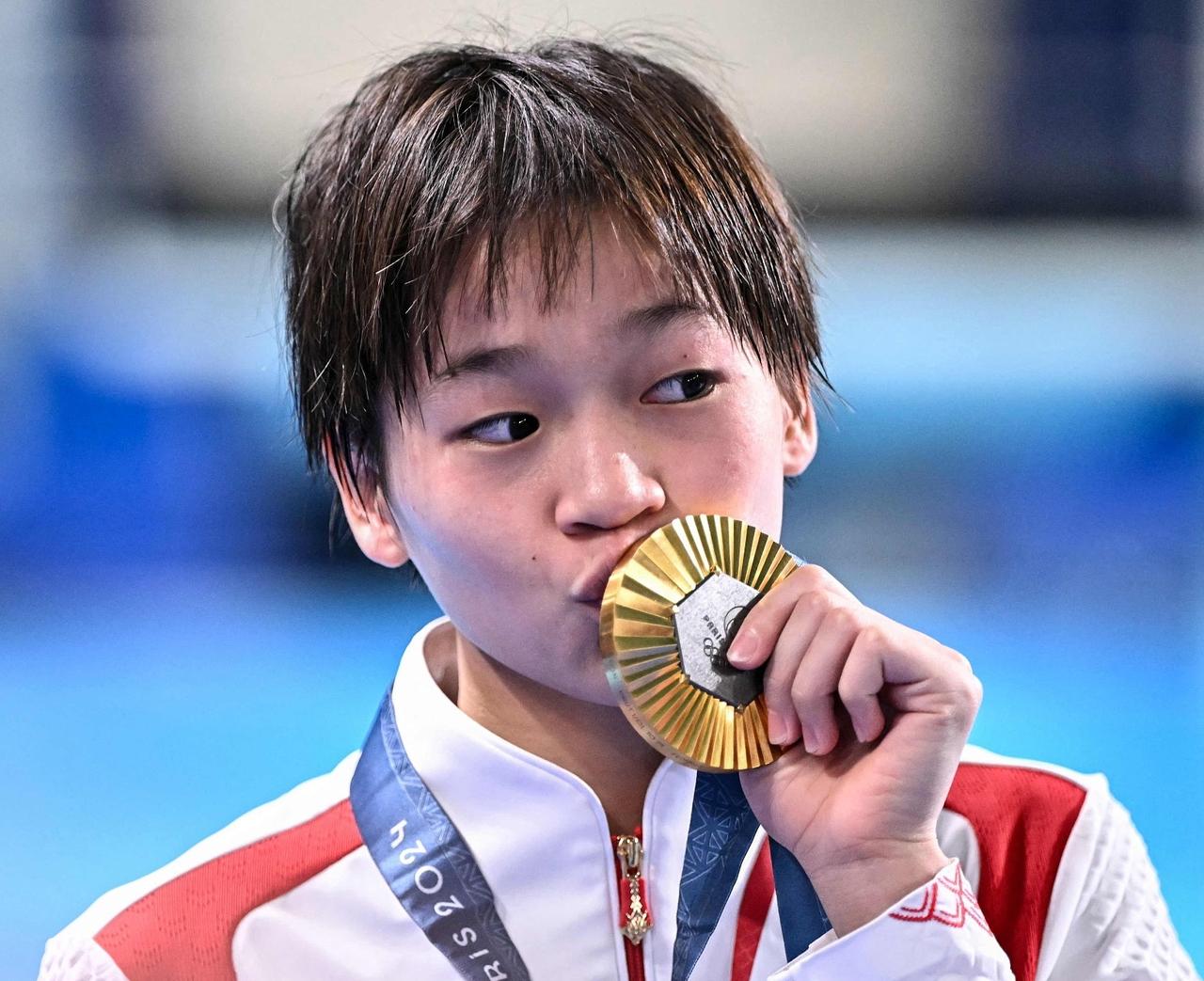 你敢信？整整282个成年人，专门拉了个群叫“水花征服者联盟”。白纸黑字的群公