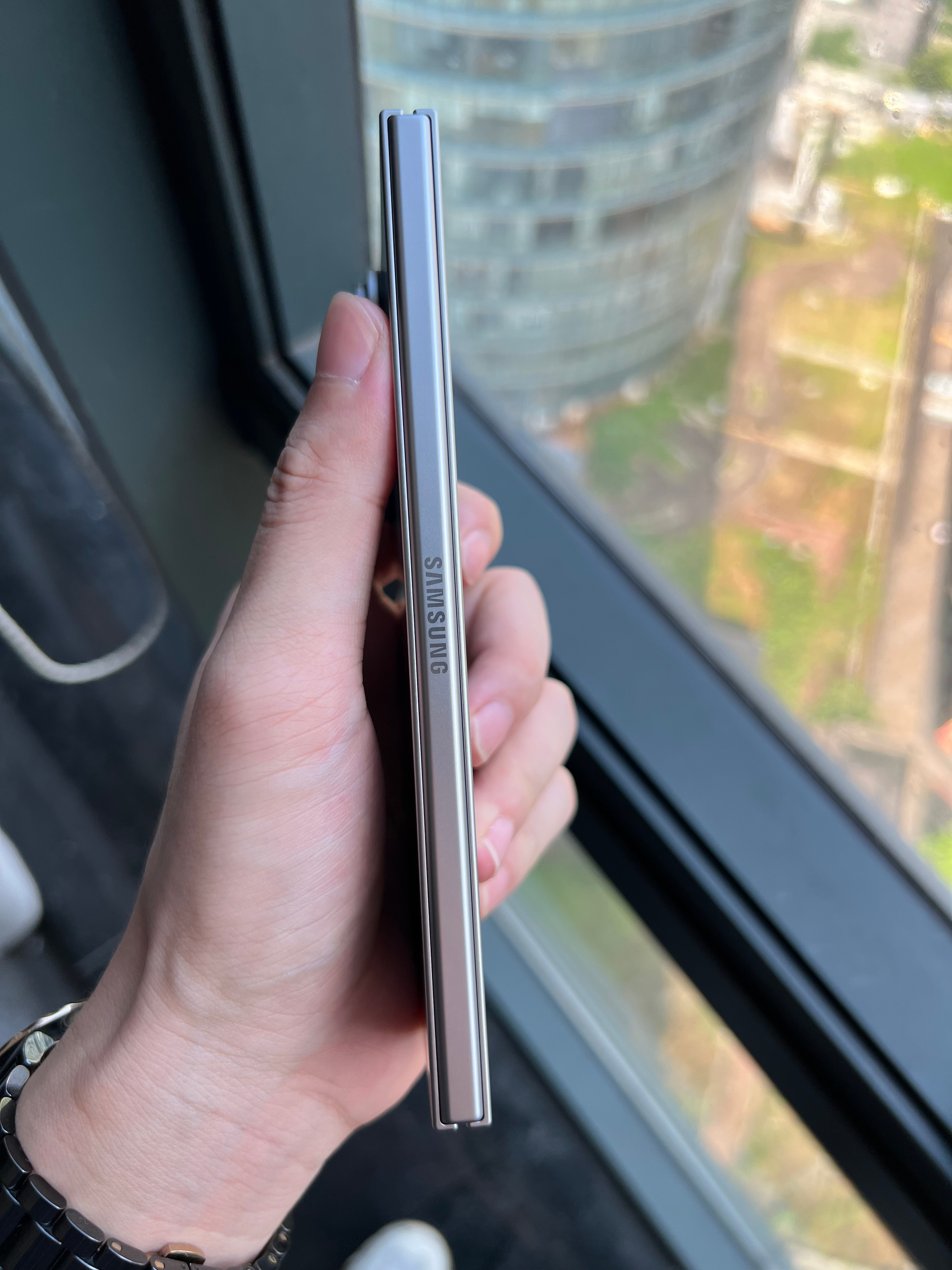 三星GalaxyZFold7星夜银，感受下这个质感🤩​​​