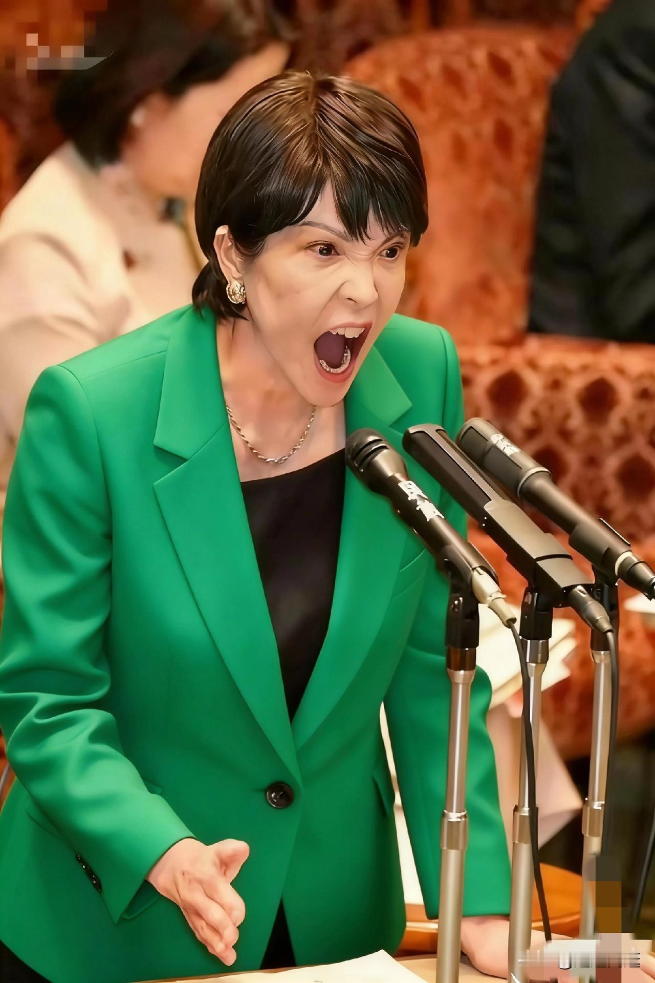 看来是打到日本的痛处了！12月15日下午日本内阁官房长官紧急召开记者会，对中方今