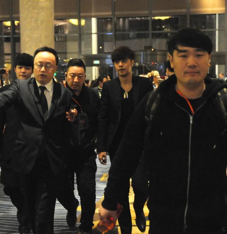 罗志祥复出罗志祥复出这件事挺复杂的。传闻他在泰国“变性”复出，可这说法没依据。他