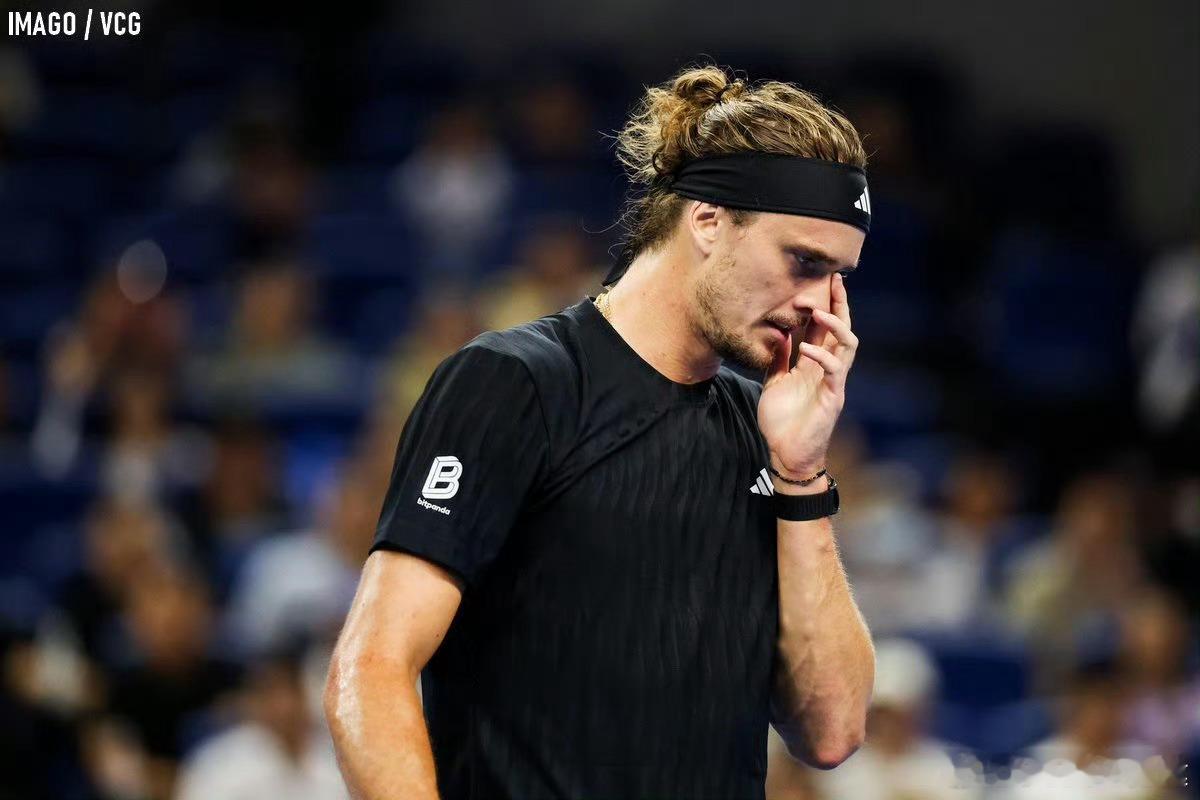 【法国前球员批评兹维列夫：已有5年、7年甚至8年未见突破】JulienVarl