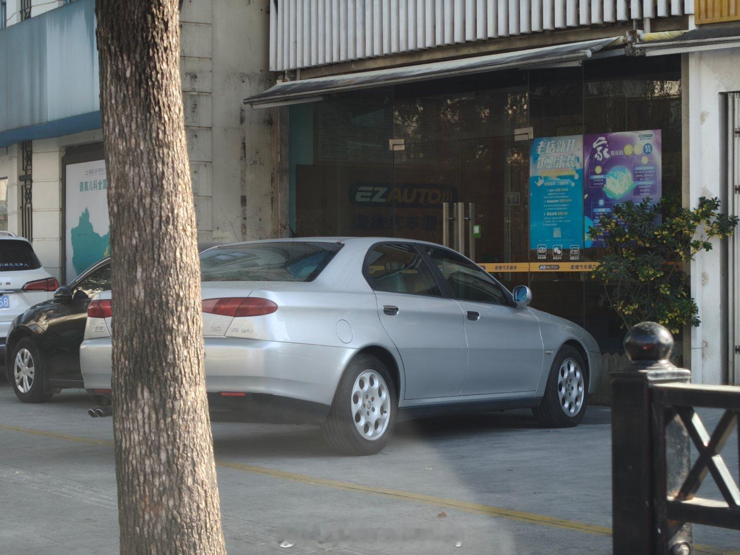 稀有车实拍小时候不懂得欣赏166这个车现在成中登了再看这个身段、这个曲线，放在