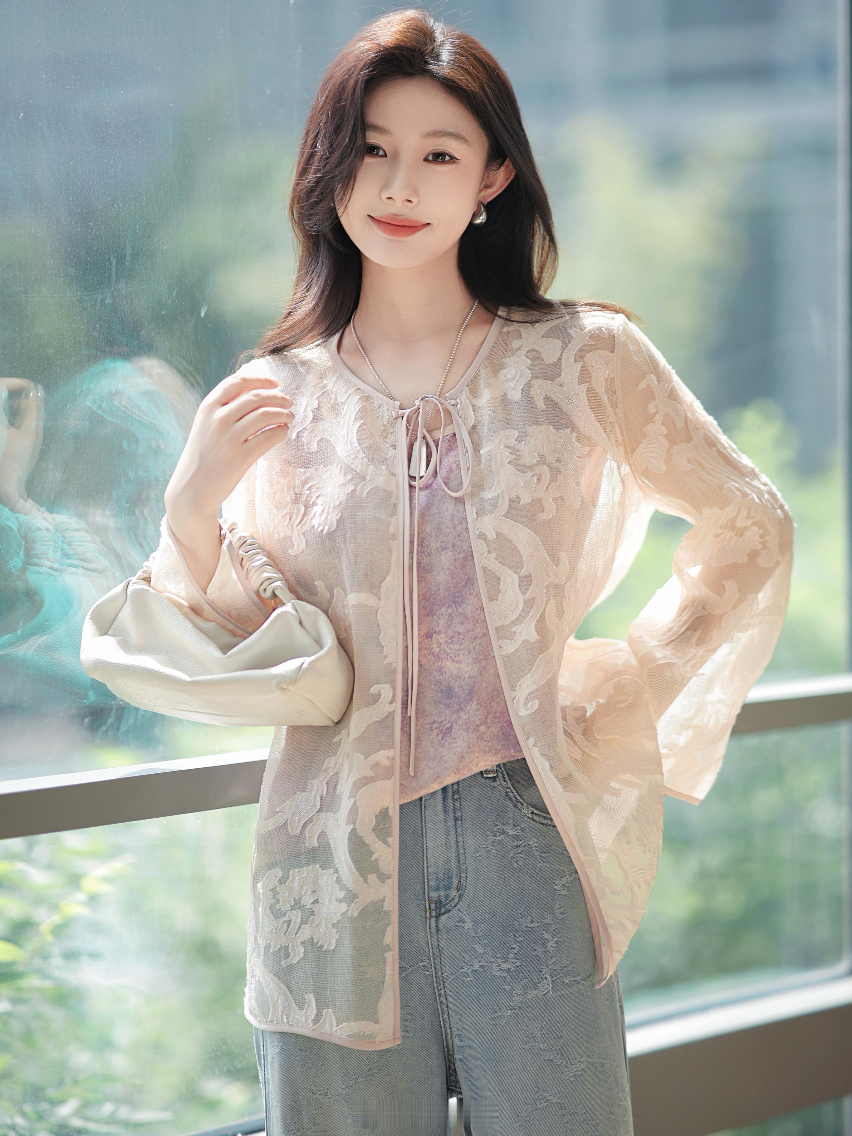 谁说防晒衫不能做得美丽大方啦！看我这件是不是很朦胧清透啊[doge]真丝欧根纱