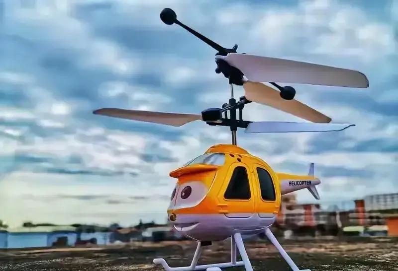 邹平太牛了，一个面条厂造出飞机。央视报道后，引起网络热评。虽然是东拼西凑，打造出