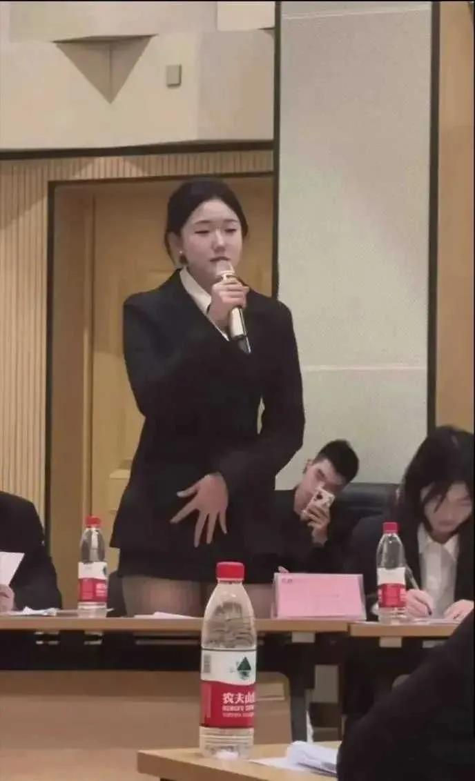 她起身那一刻，我就输了
