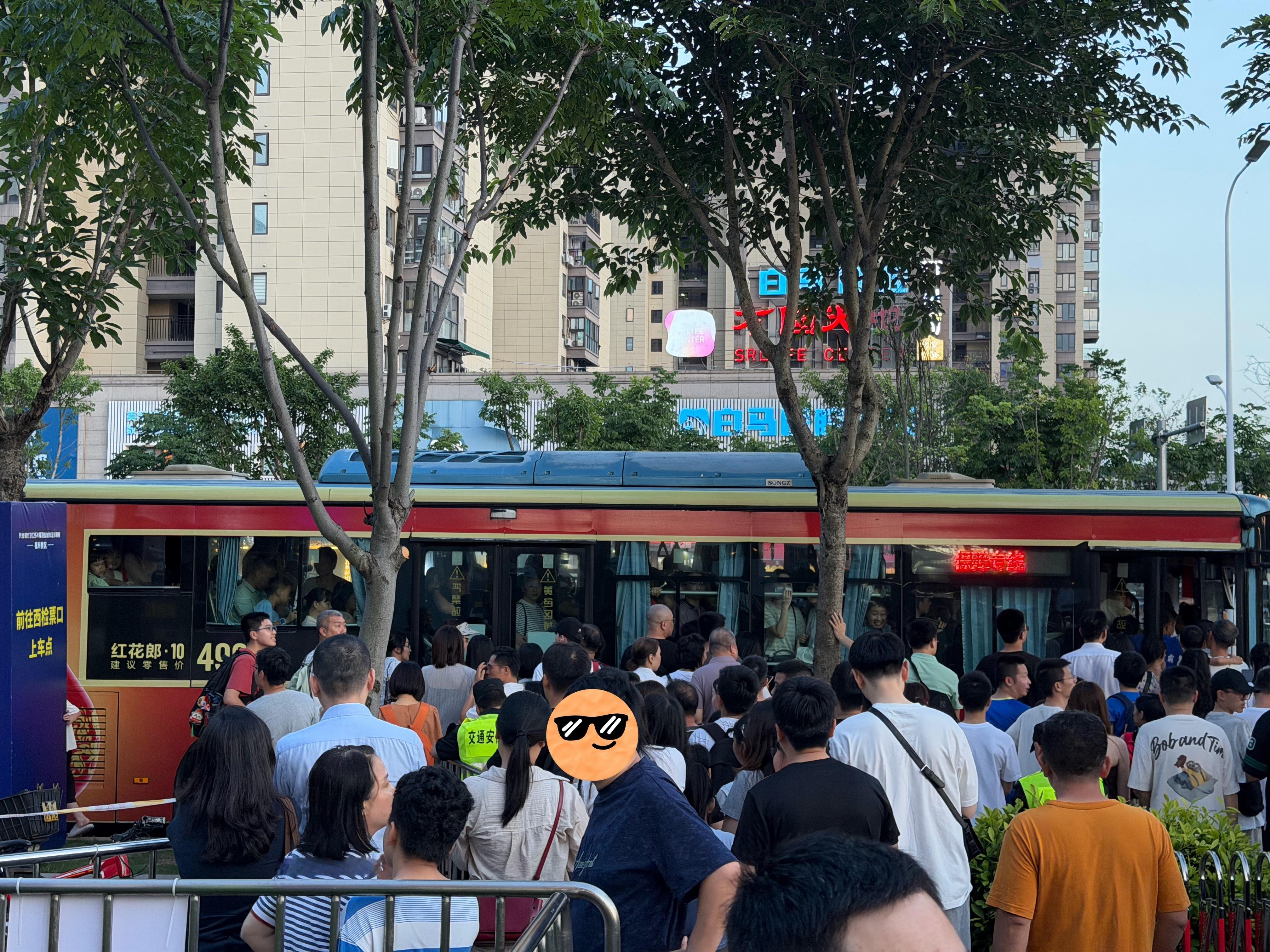 福州有地铁之后很久没见过塞这么满的公交车了