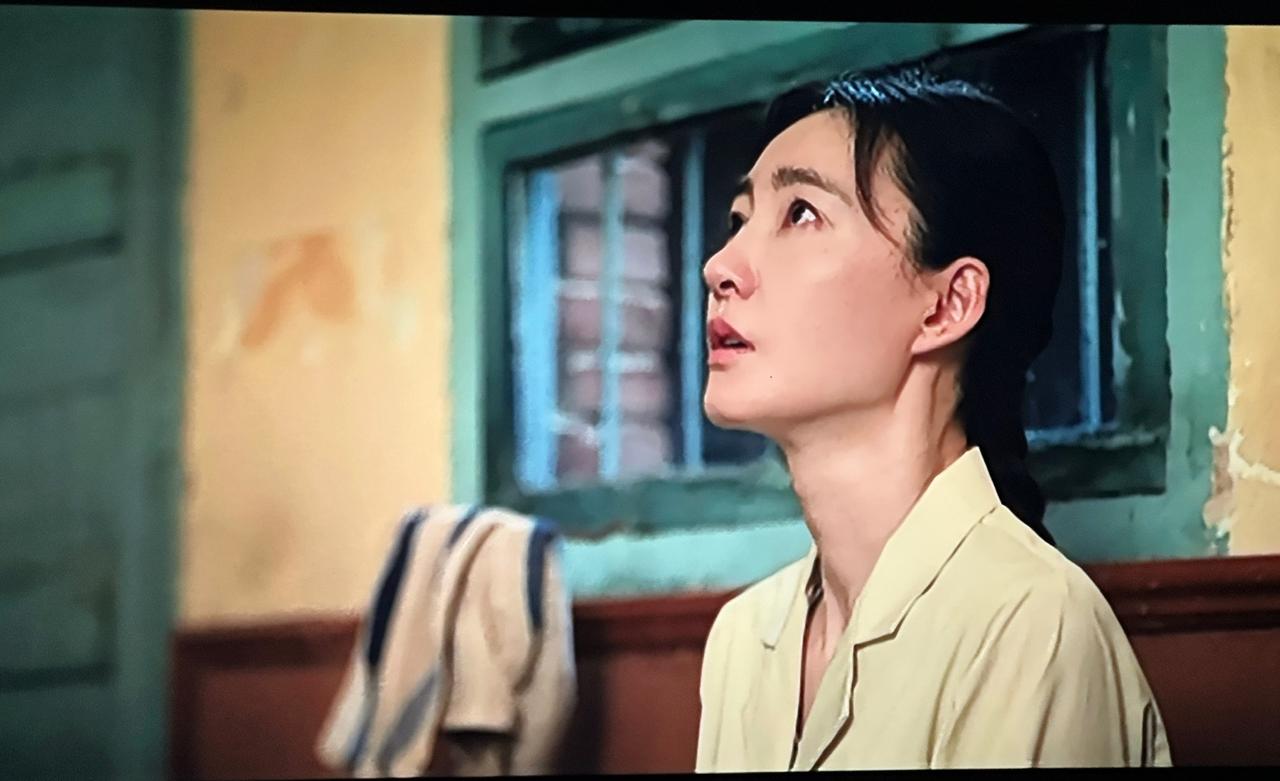 王丽坤饰演的小白鞋怎么都不会想到，与三年未见的丈夫的一次短暂团聚竟成了永别！