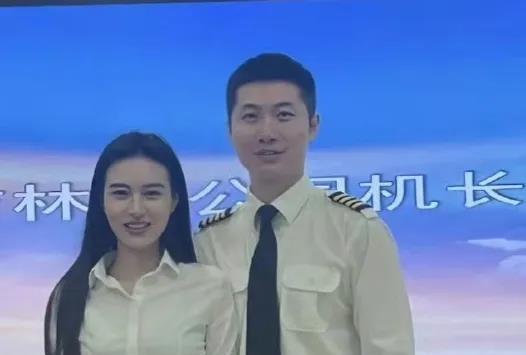 机长李某妻子发声，再次在网上引起热议！她的发声中有一点真的让人愤慨：她老公跳楼离