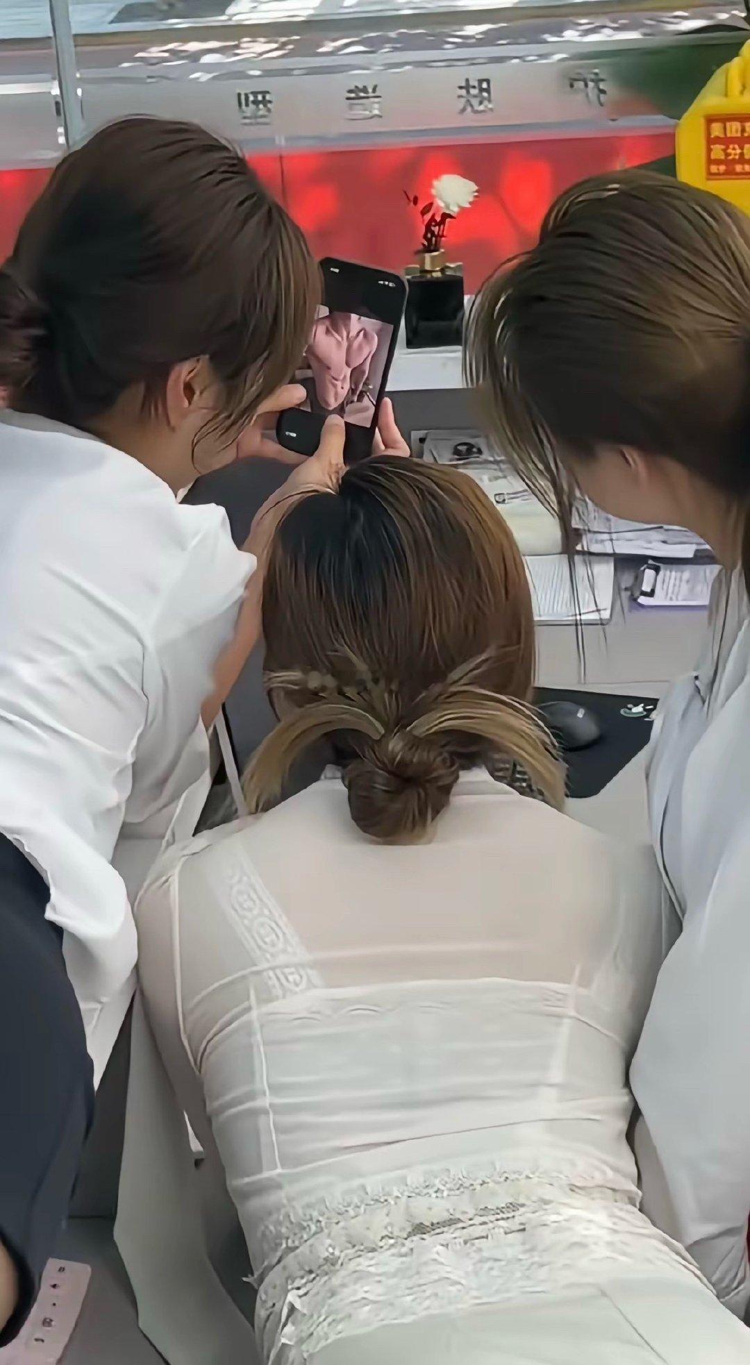 三个美女一台戏
