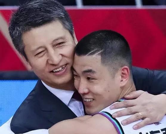 硬仗预警！中国男篮对决印度双塔中国男篮过往亚洲杯4战印度全胜，最大狂胜72分。