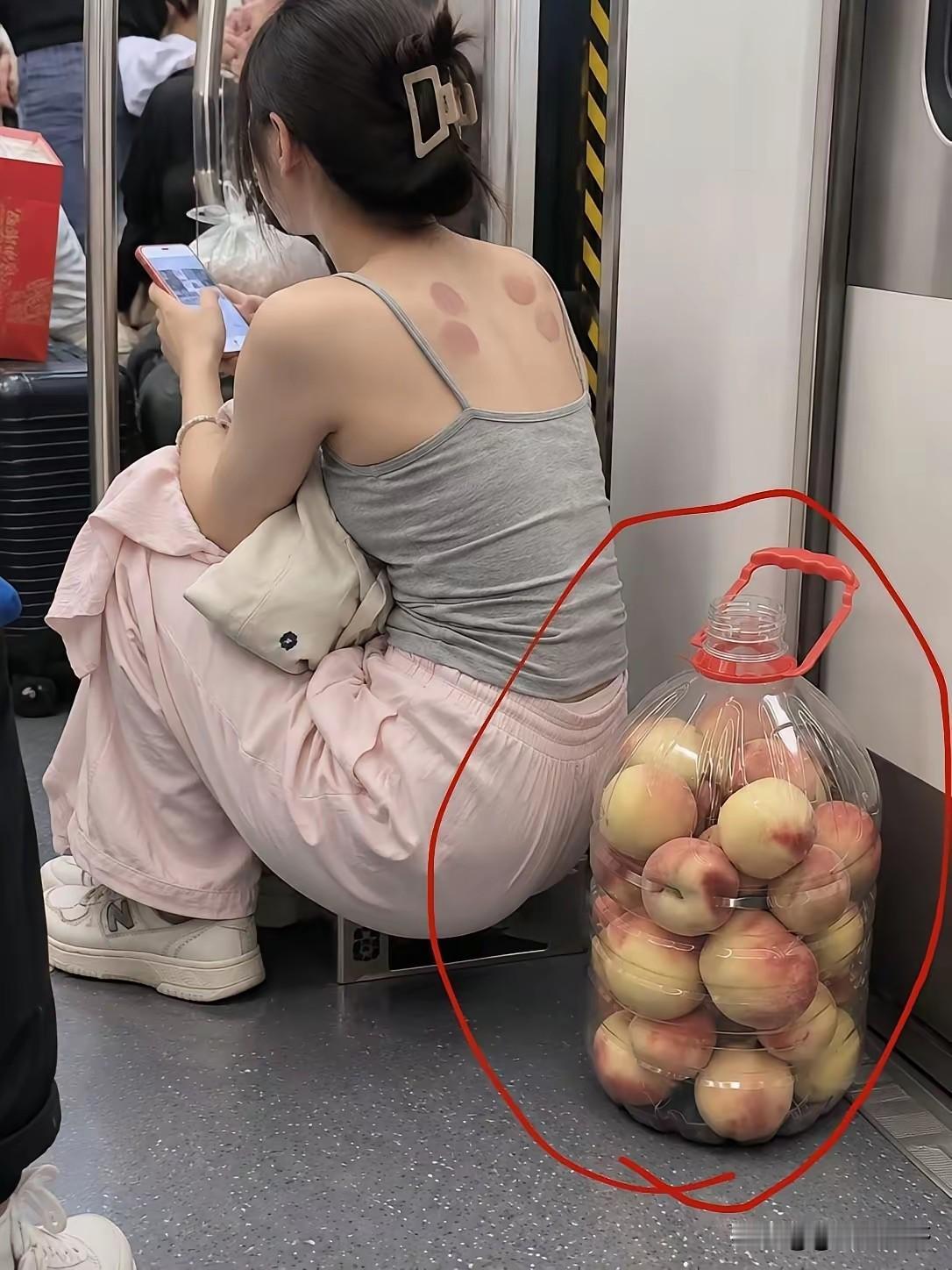 不是，我研究了十几遍，也没搞懂这桃子是怎么放进去的！