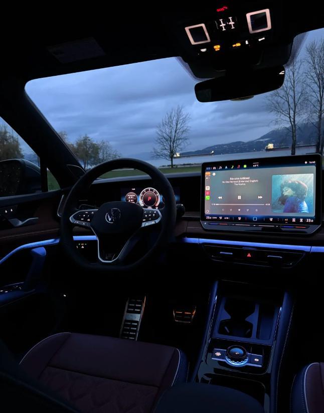 不吹不黑，这套内饰的确有点质感说实话一直对大众的内饰没什么感觉，用了小一周26款