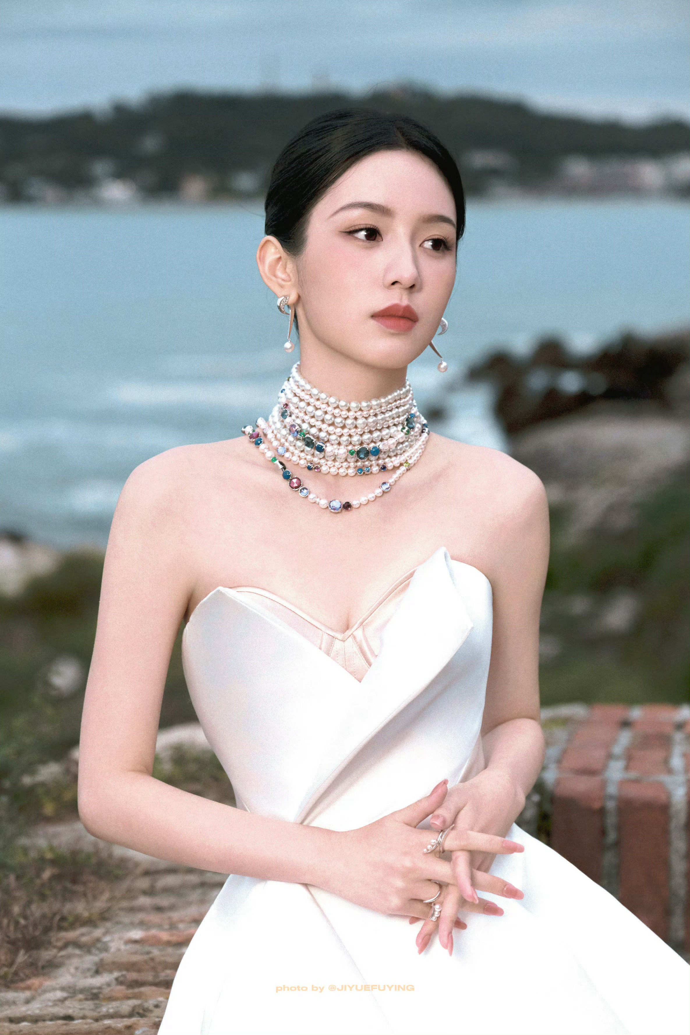 周也戛纳出图高珠配高定，周也美的好权威​​​