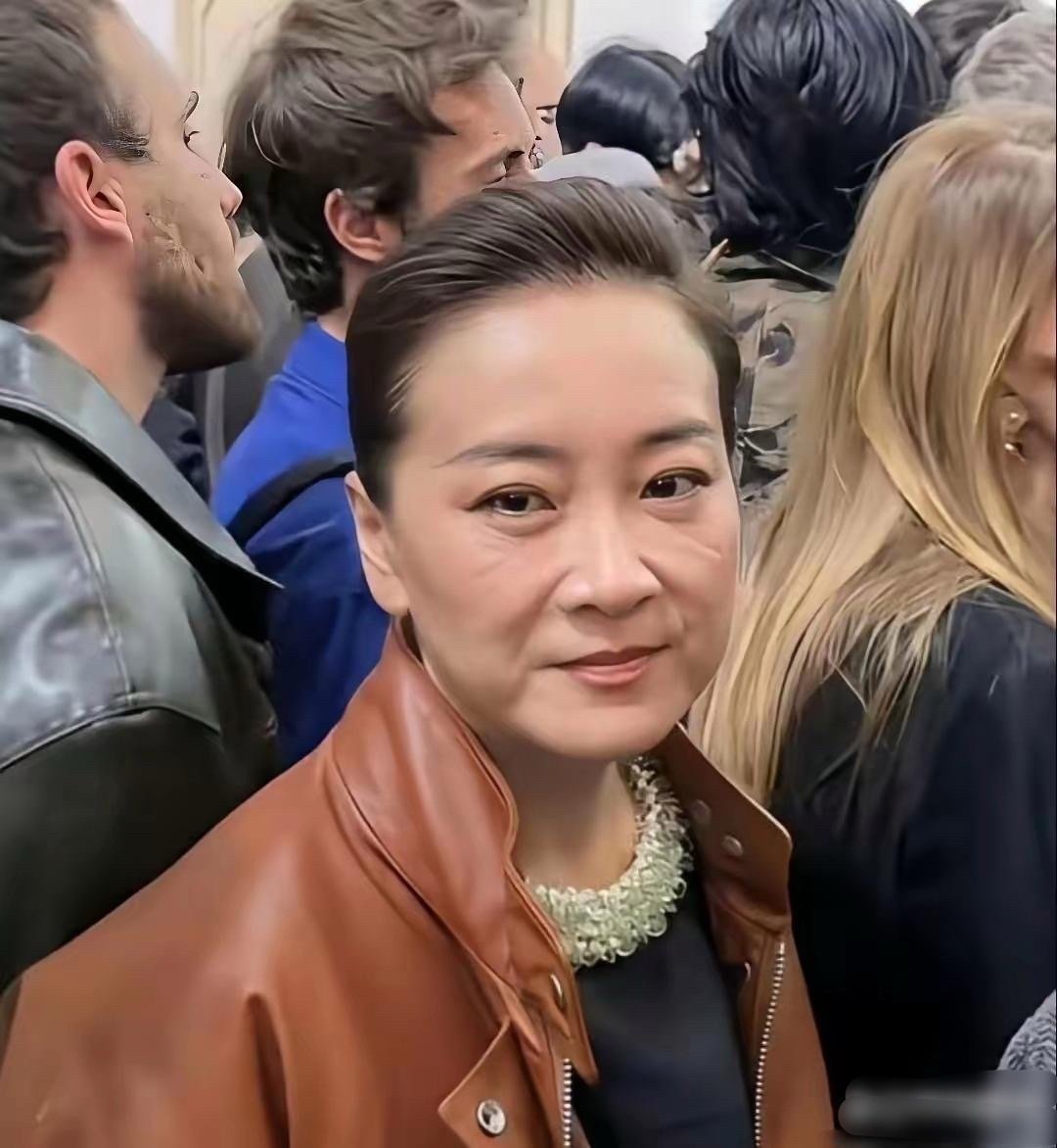 唉，贾玲的衰老真是一瞬间的事​