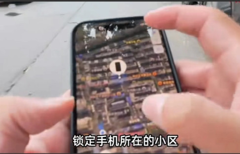 6月23日，河南洛阳一男子旅游时，把手机忘在厕所里丢失，26天后，手机突然出现定
