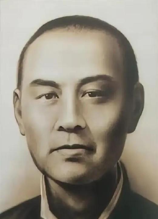 1938年7月，国军少将张岚峰率部投日。不久后他的弟弟张俊峰和日军发生纠纷，被日