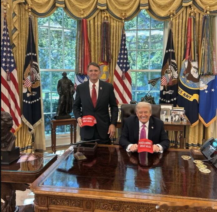 【黄金时代】川普力挺肯塔基州第四选区初选挑战者——海军海豹突击队、陆军游骑兵上尉