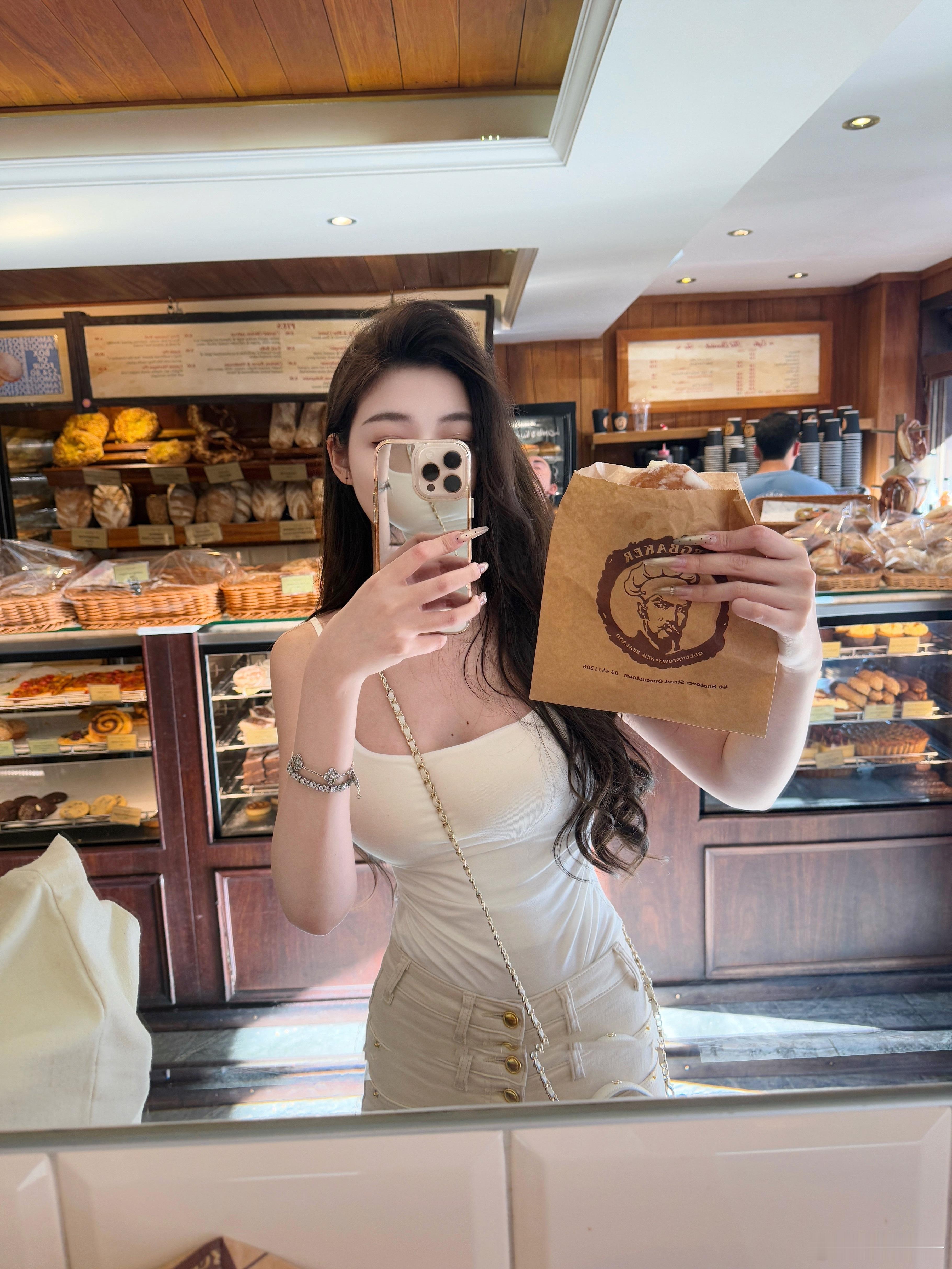 皇后镇𝐁𝐥𝐮𝐞𝐡𝐨𝐮𝐫𝐬🇳🇿💙出游美味指南微博甜人节