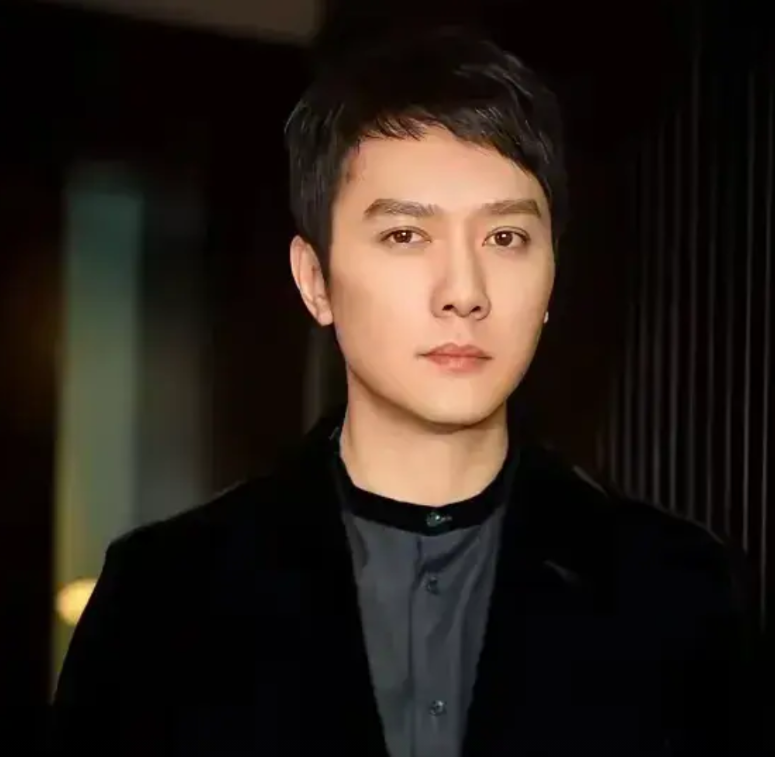 冯绍峰，房子易主！第一、三亿豪宅，倪妮没住上。第二、三亿豪宅，林允没住上。