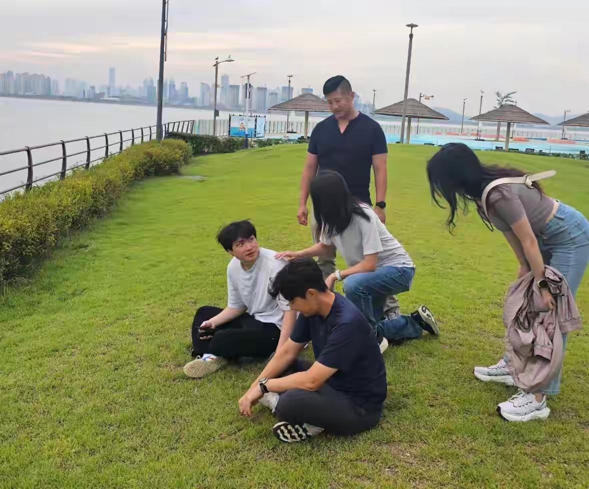 不理“小三”挑衅，卢素英带着孩子们，享受着家庭旅行！这一次，“地表最强小三”不