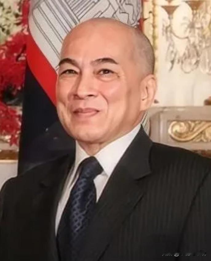 洪森要彻底栽了！西哈莫尼王权要回归洪森操控柬埔寨三十多年，总想靠柬泰冲突搞小