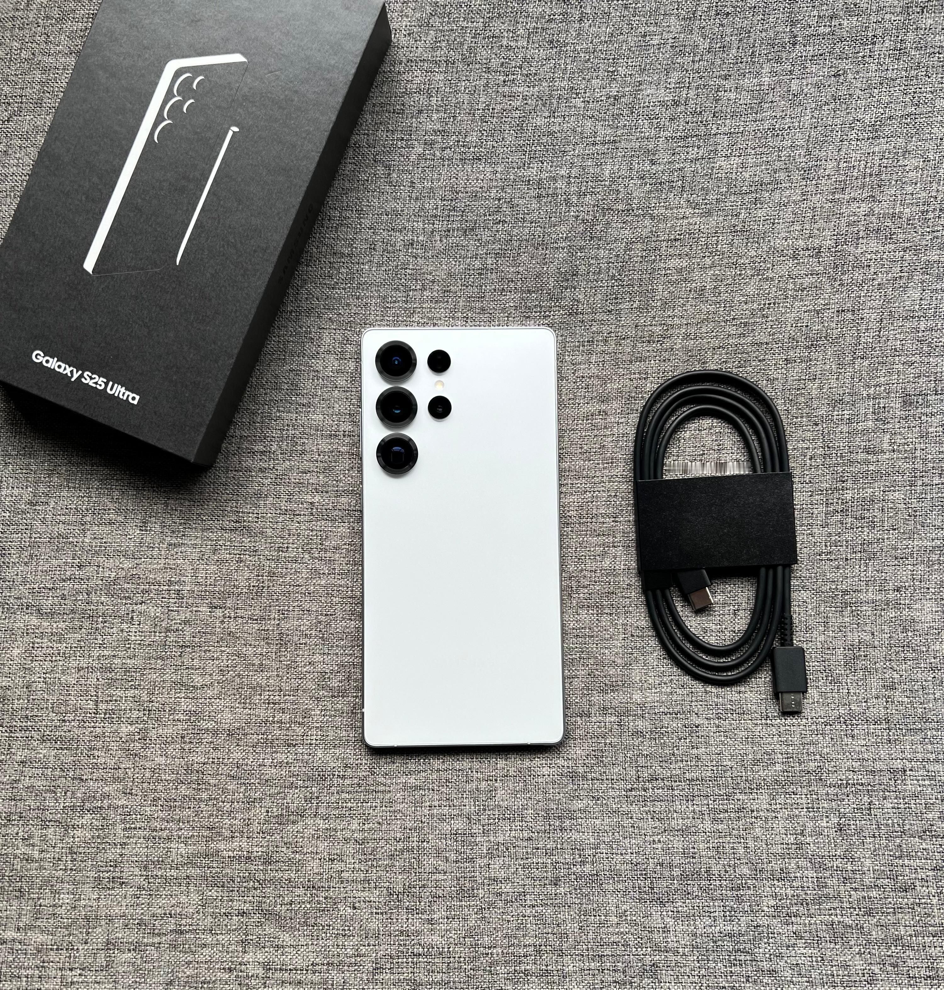 三星S25Ultra12+512G钛辉银，屏幕完美，中框小磕碰，盒子配件全