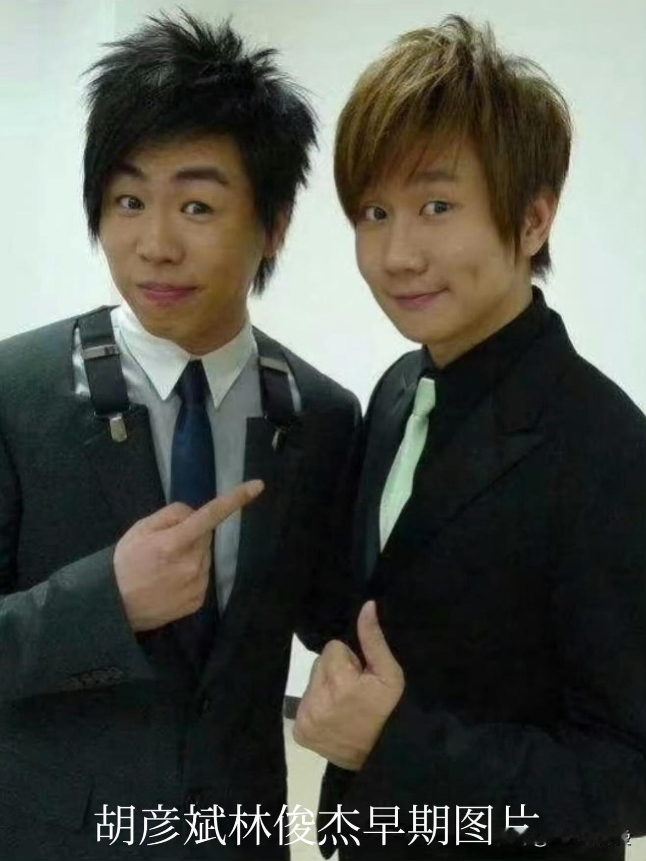 44岁林俊杰和42岁胡彦斌不愧是“难兄难弟”，近几天两人相继被传恋情，而且绯闻女