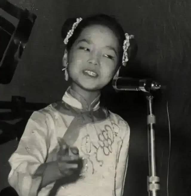 关于李谷一，邓丽君，论商业资本运作，邓丽君秒杀李谷一100倍。论声乐演唱水平，李