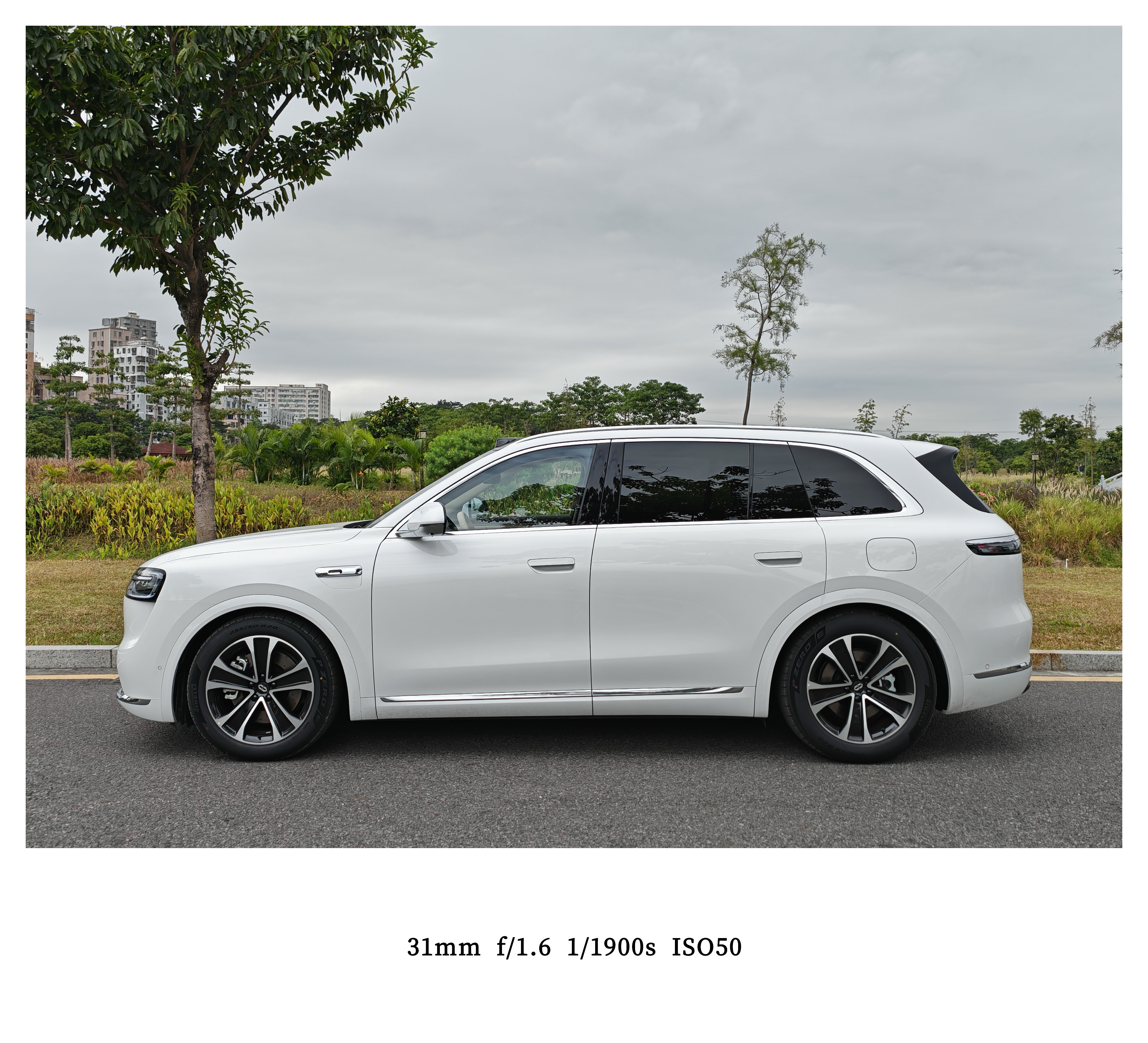 我平时通勤主要用电，周末偶尔跑长途，在临时决定要跑长途的时候，我通常就会开一台增