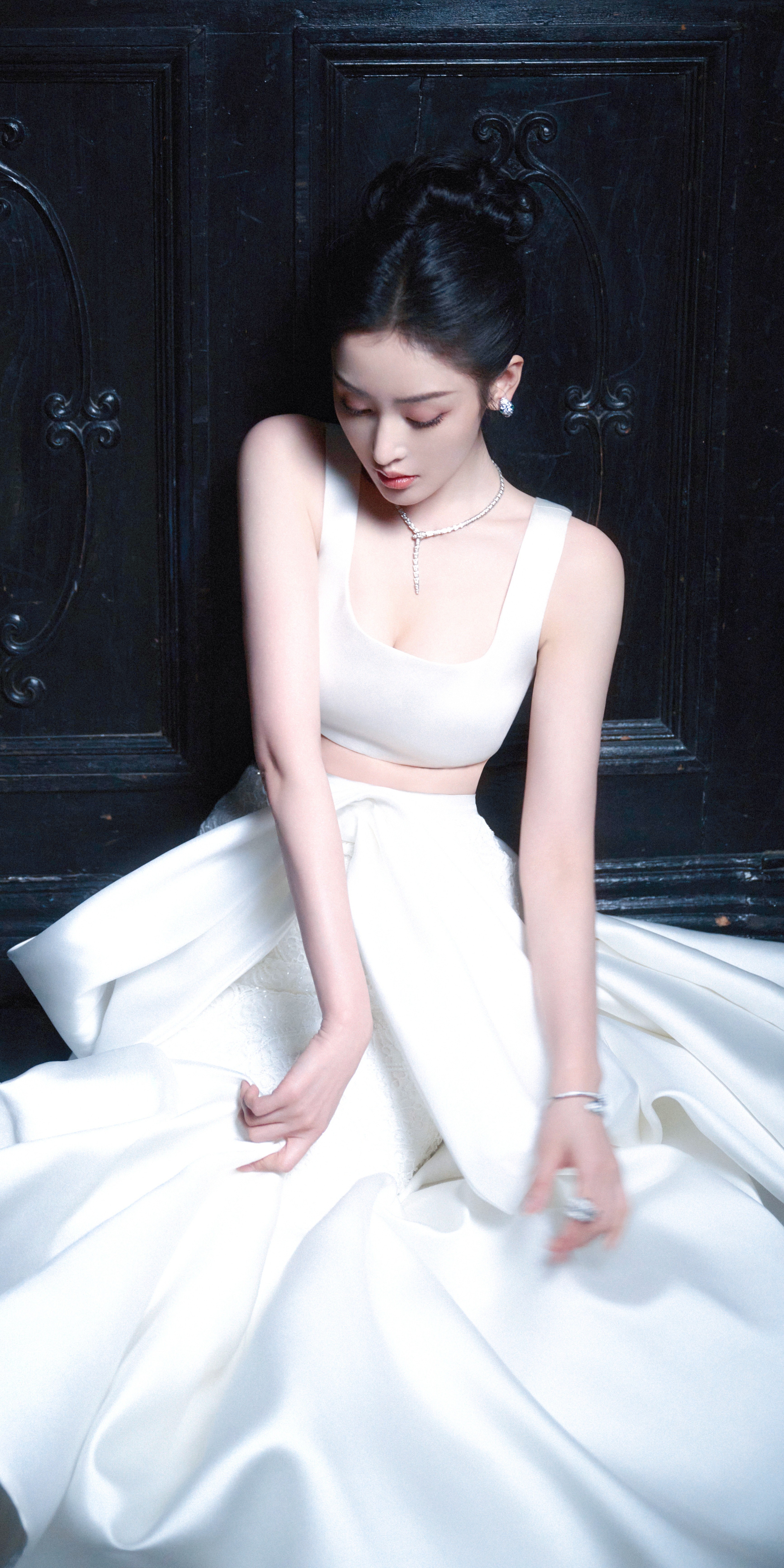 张天爱，白裙壁纸精选：甜美梦幻的天使美人。张天爱