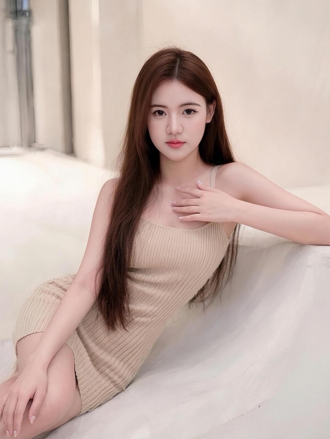 温柔优雅的气质女孩，浅浅的微笑，让人心旷神怡。