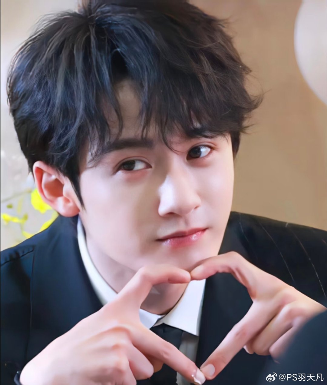 1、《星汉灿烂》有效播放量破了50亿，这部剧当时直接帮赵露思定了咖位，从这个数