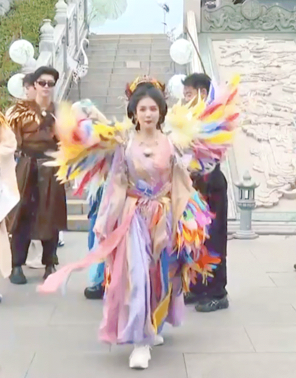 白鹿奔跑吧录制凤凰神女造型！！好彩的衣服🤩还挺好看的[笑着哭]白鹿