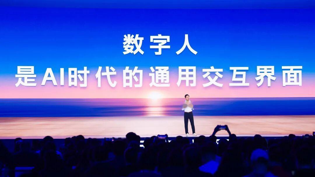 2025年11月百度世界2025大会上，李彦宏直接官宣，萝卜快跑在全球