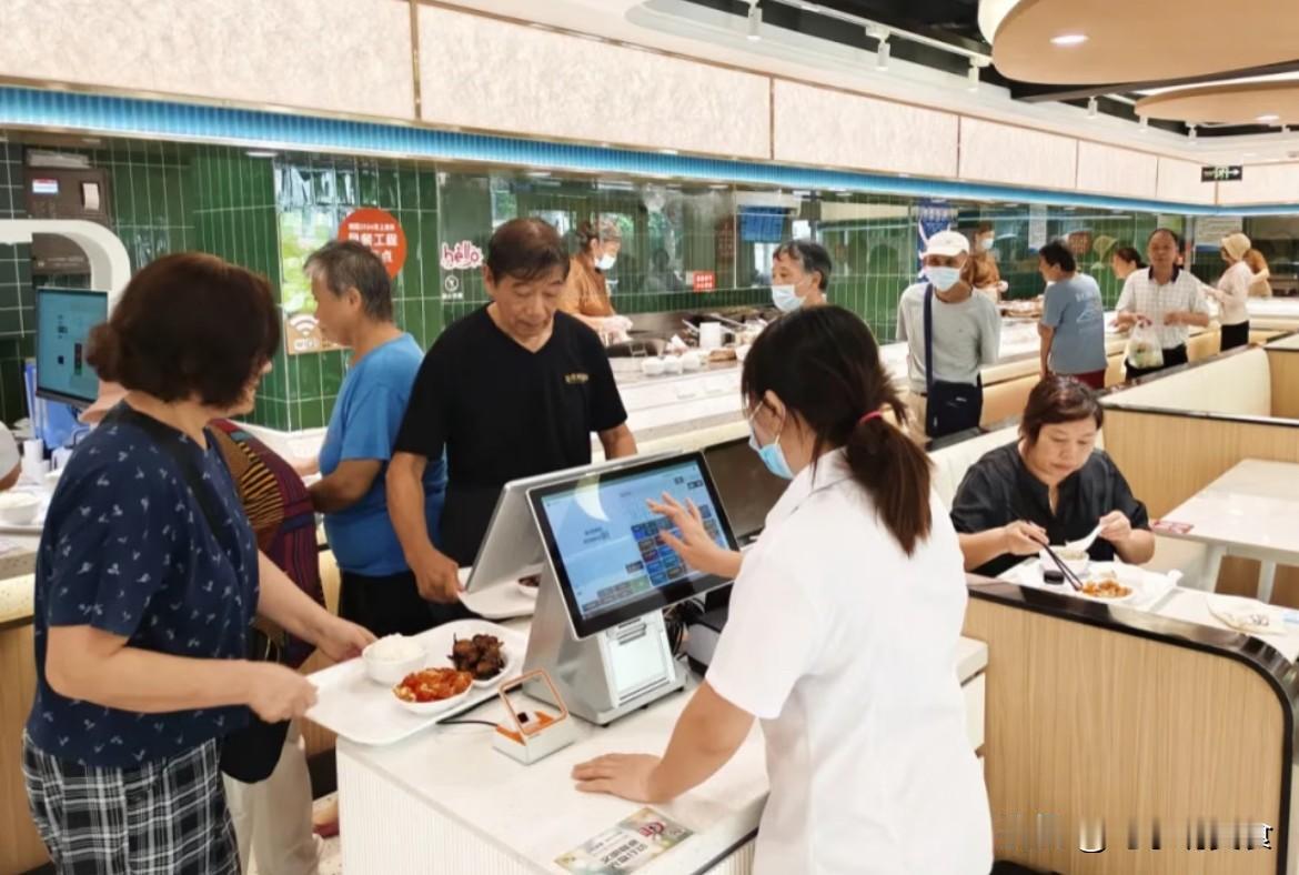 食堂干不下去了！我一哥们去年开了一家社区食堂，他算是起步比较晚的一批，我问他为