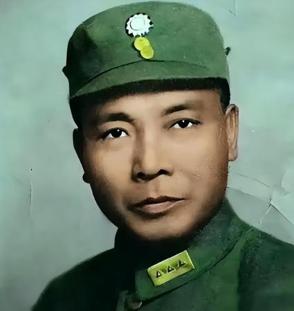 1947年5月，南京总统府，汤恩伯进门敬礼，蒋介石暴怒：“跪下！”汤恩伯当众跪在