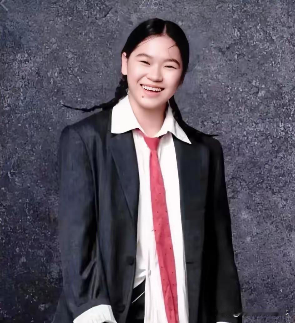 说实话，刚刷到全红婵这张杂志封面时，我愣是盯着看了好几秒没敢认。消失了大半年