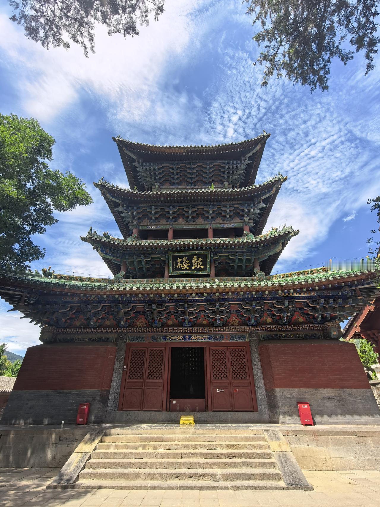 少林寺鼓楼鼓楼位于少林寺大雄宝殿西南侧，与钟楼对称。其前身为元大德元年（12