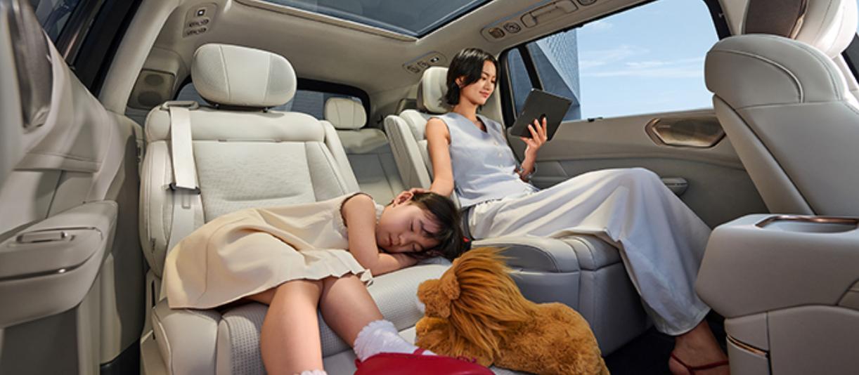 领克900作为旗舰家用SUV，适配度是真的高，空间的灵活度很让人惊喜，二排旋转座