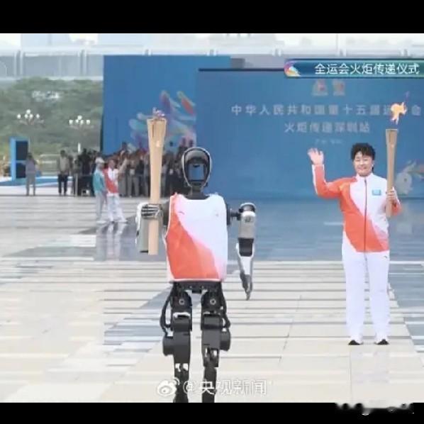 人工智能机器人参加全运会火炬手传递，是人工智能机器人发展的又一个里程碑一方面标