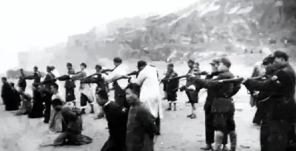 1947年，国军师长李铁民覆灭前，竟下令将城里关押的100多名地下党全部枪毙，国