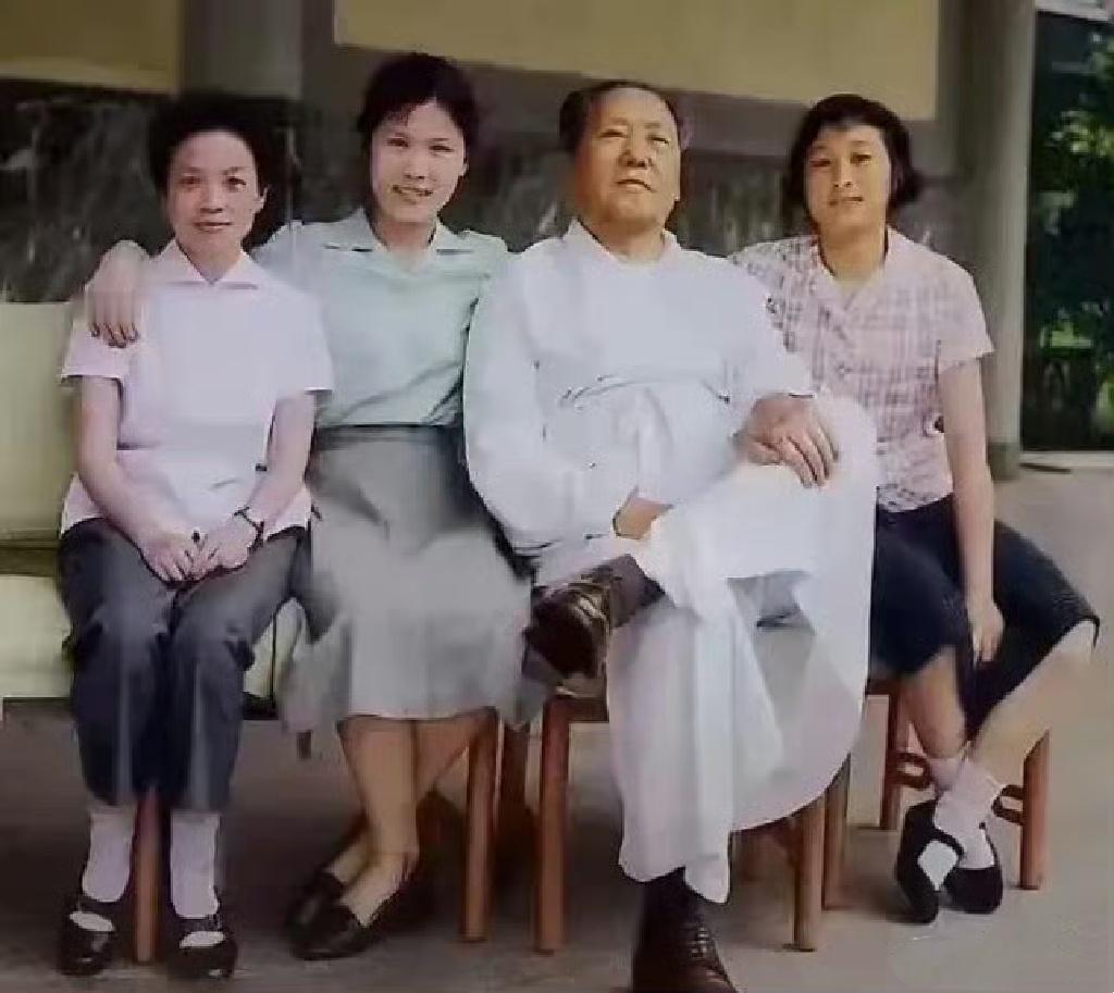 1965年杭州:伟人很随和的一张合影！