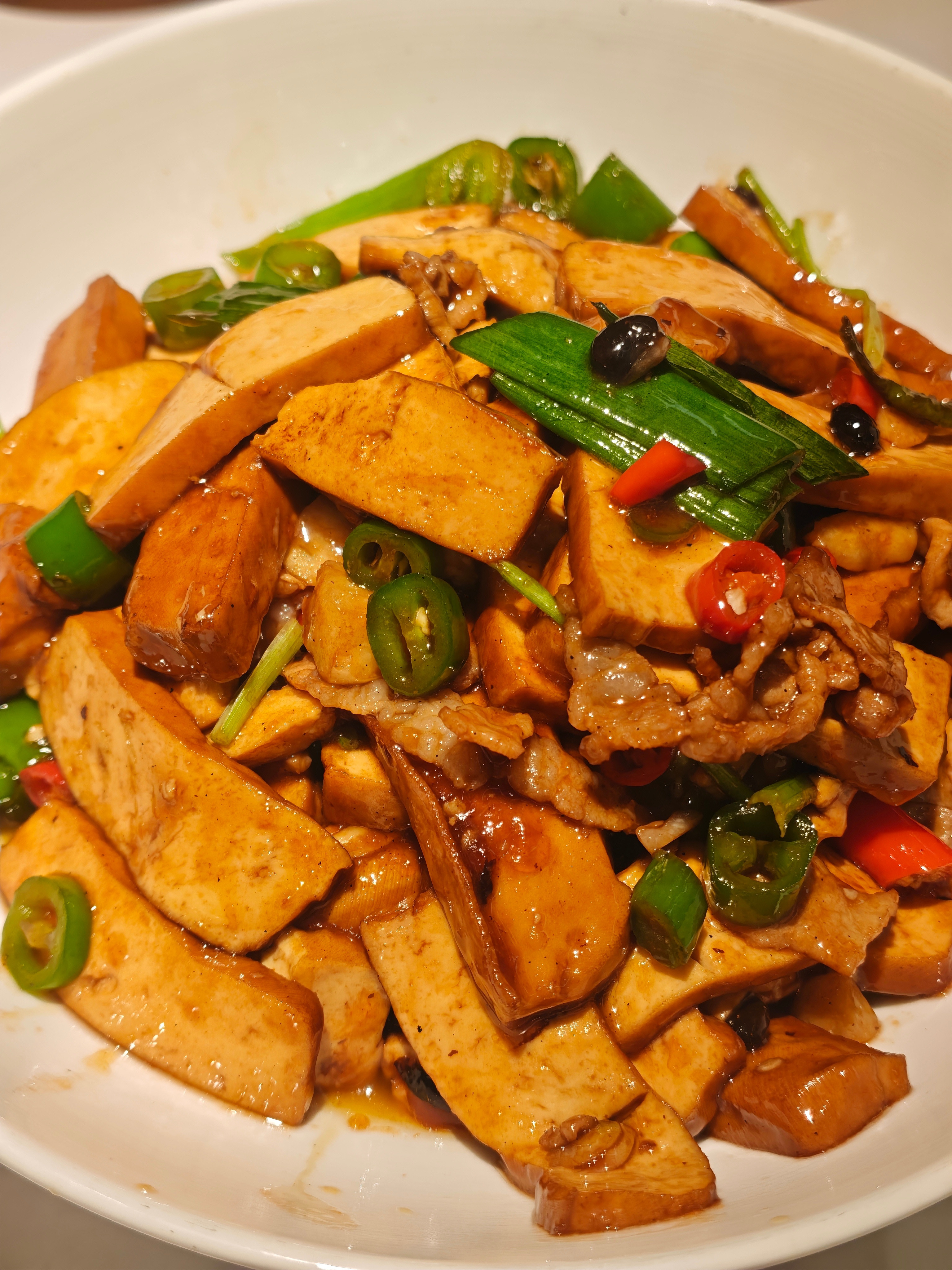 昨晚第NNN次吃小渝府。三个菜＋一个蛋炒饭，算下来137，都没吃完还打包了，今天