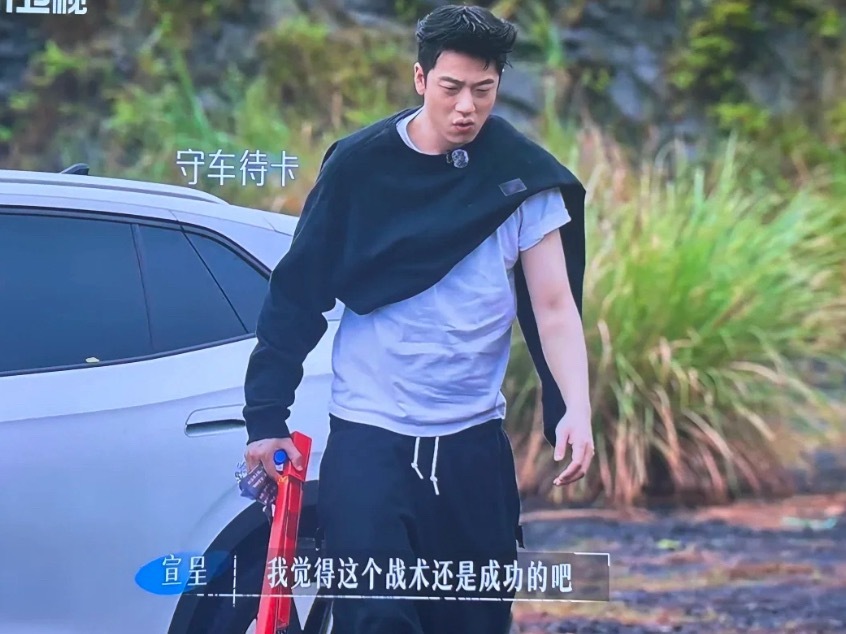 这种穿搭是新型时尚吗不太理解这种穿搭啊，人很高可以很帅的啊，缺沉稳点…