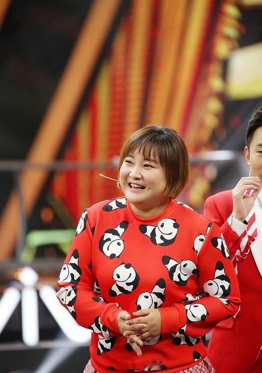 贾玲凭《李焕英》狂卷54亿，又靠《热辣滚烫》再拿34.6亿。这姐们儿闷声发大财