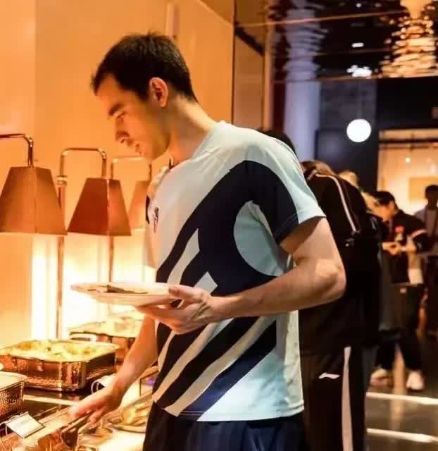 雨果哭了，不是因为技术问题是因为孙颖莎接住了他“狠球”之后的反拉莎头组合