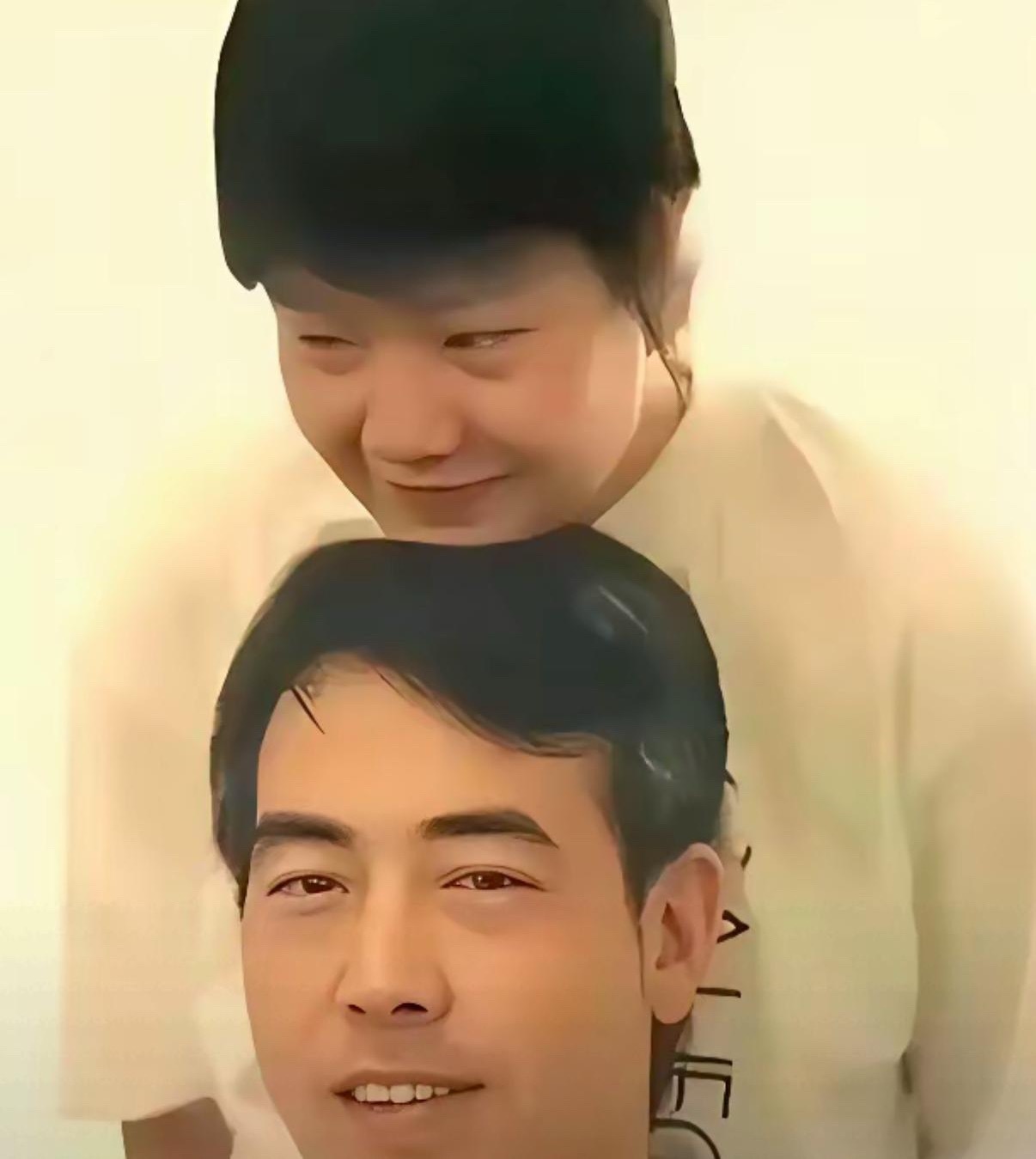 陈凯歌以前把洪晃拍的那么美，一定也深爱过吧？