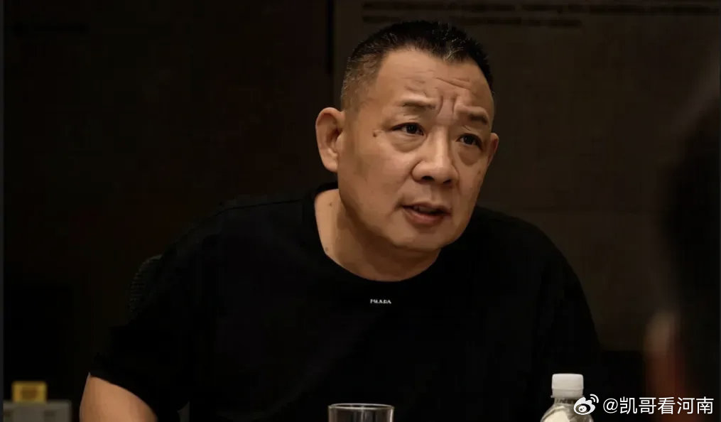 于东来又出圈！自驾洛宁下河测水深，实在助农太圈粉！没有排场，没有作秀，于东来独自